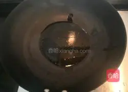 Illustration of how to stir-fry fungus with three-medicine lettuce 8