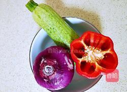 清炒西葫芦#夏日清爽轻食菜#的做法图解1
