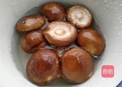 油菜炒香菇的做法图解3