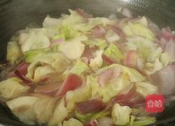 洋葱炒莲花白的做法图解10