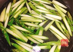 芦笋炒蘑菇的做法图解3