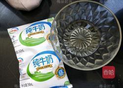 花朵豆沙面包的做法图解2