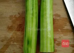 Illustration of how to make duck blood and loofah soup 2