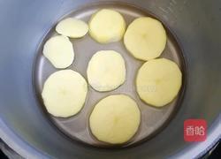 土豆泥泡澡熊 玫瑰牛奶浴的做法图解2