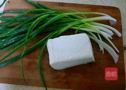 小葱拌豆腐的做法图解1