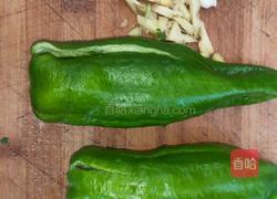 辣椒炒鱿鱼须的做法图解3