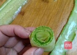 翡翠黄瓜卷的做法图解3