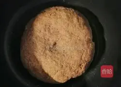 Illustration of how to make black whole wheat steamed buns 3