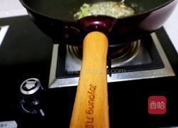 荷兰豆炒香菇的做法图解3