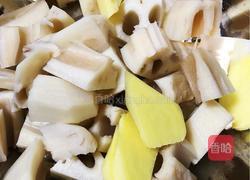 莲藕猪蹄汤的做法图解3