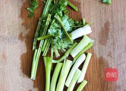 泡椒蒸鸡片的做法图解2