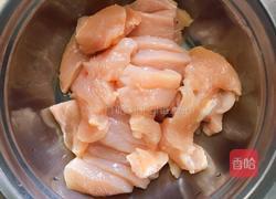 泡椒蒸鸡片的做法图解4