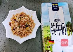 牛奶水果麦片的做法图解1