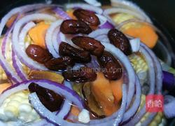 玉米排骨汤的做法图解3