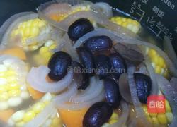 玉米排骨汤的做法图解4