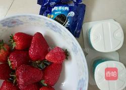 草莓奥利奥盆栽的做法图解1
