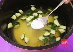 Illustration of how to make cucumber and millet porridge 4