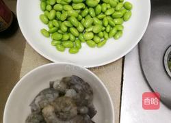 毛豆炒虾仁的做法图解1