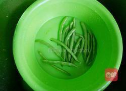 豆角焖面的做法图解2