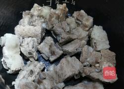 玉米排骨汤的做法图解2