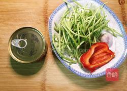 金枪鱼拌茼蒿杆的做法图解2