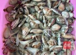 蛤蜊炒芹菜的做法图解1