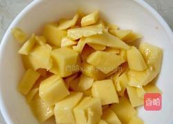 芒果酸奶盆栽的做法图解2