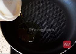 胡萝卜丝炒绿豆芽的做法图解3