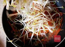 胡萝卜丝炒绿豆芽的做法图解7