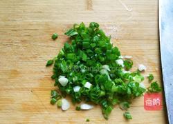 饺子皮葱油饼的做法图解3