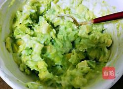 牛油果海鲜沙拉的做法图解7