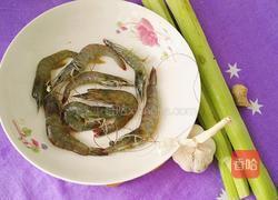 芹菜炒虾的做法图解1