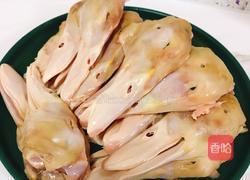 酥香鸭脑壳的做法图解1