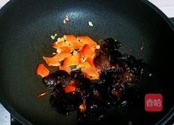 木耳炒黄瓜的做法图解5