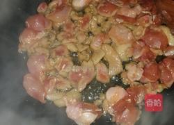 大葱炒鸡腿的做法图解3