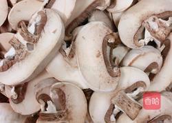 蘑菇炒肉片的做法图解2