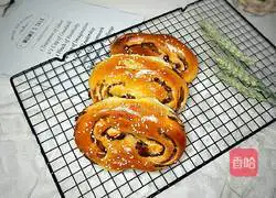 Illustration of making bean paste bread 24