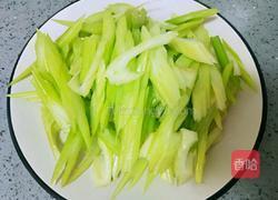 芹菜炒广肠的做法图解5