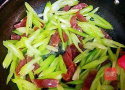 芹菜炒广肠的做法图解14