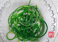 凉拌蒜苔手撕的做法图解4