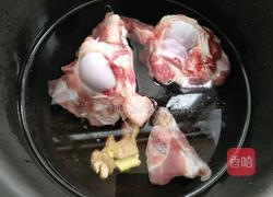 山药花生筒骨汤的做法图解5