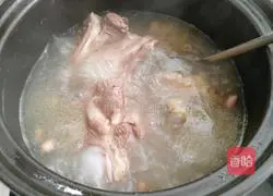 Illustration of how to make yam and peanut tube bone soup 9