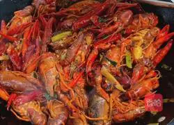 Illustration of how to make spicy crayfish in summer 8