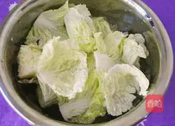 Illustration of how to make kelp, cabbage, beef meatball soup 5