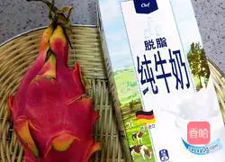 Illustration of how to make dragon fruit milkshake 1