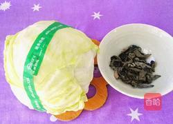 卷心菜炒木耳的做法图解1