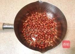 芹菜拌花仁的做法图解3