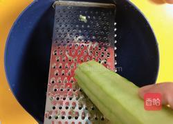 辣白菜黄瓜鸡蛋饼的做法图解2