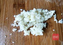 蒜末炒紫角菜的做法图解2