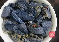 红枣枸杞党参乌鸡汤的做法图解2